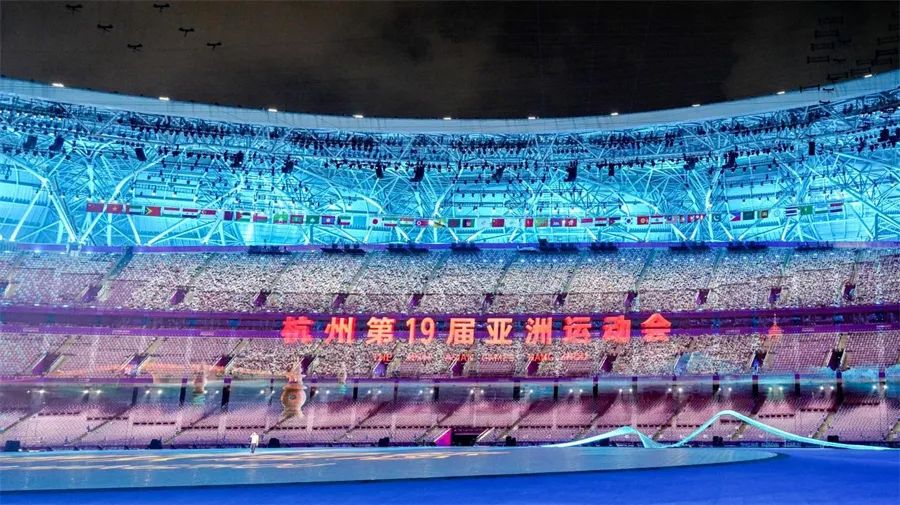   康铭盛携手世界冠军为杭州亚运会加油！闪耀杭州，照亮未来！