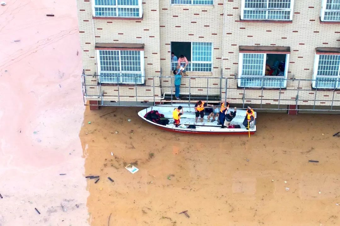  驰援鄱阳湖洪水灾区